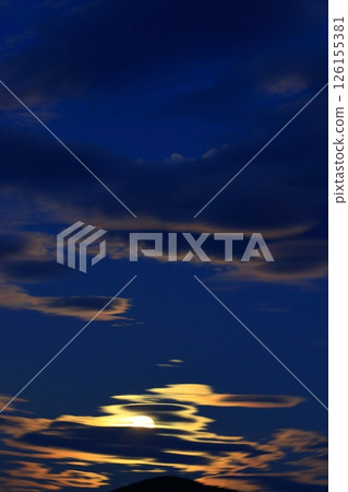 Corn Moon appears in the eastern sky Corn Moon appears in the eastern sky 126155381