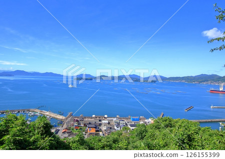View of Tobishima Kaido towards Oshibajima Island from Shoufukujiyama Park 126155399