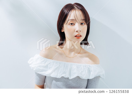 Natural beauty young woman 126155838