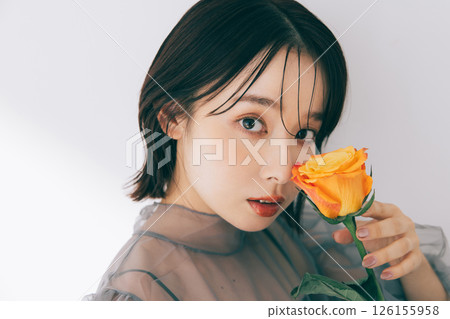 Young women's hairstyle and makeup image Young women's hairstyle and makeup image 126155958