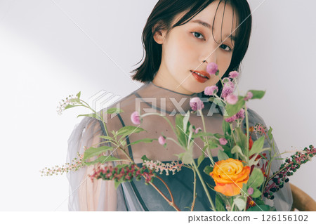 Young woman with a bouquet 126156102