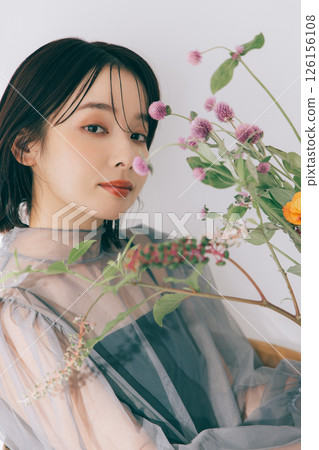 有花束的少婦 126156108