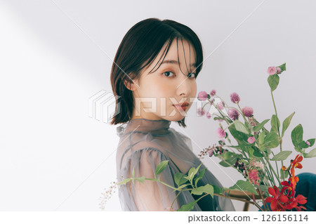 有花束的少婦 有花束的少婦 126156114