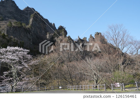 群馬縣下仁田町妙義山,從中之岳神社停車場眺望妙義山,2025年4月14日 群馬縣下仁田町妙義山,從中之岳神社停車場眺望妙義山,2025年4月14日 126156461