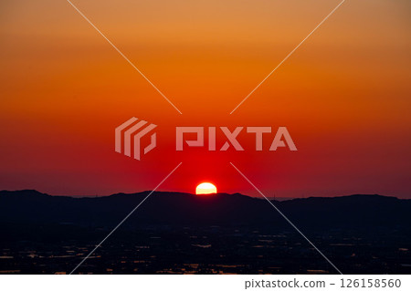【初夏絕景】礪波平原的夕陽與初夏散落的村落以及稻田的倒影【富山縣】 【初夏絕景】礪波平原的夕陽與初夏散落的村落以及稻田的倒影【富山縣】 126158560