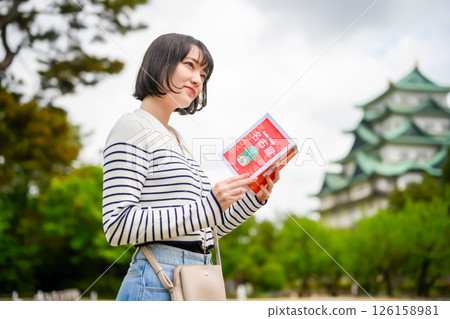 旅遊婦女和指南 旅遊婦女和指南 126158981