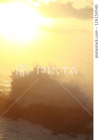 海浪拍擊桂濱 126159540