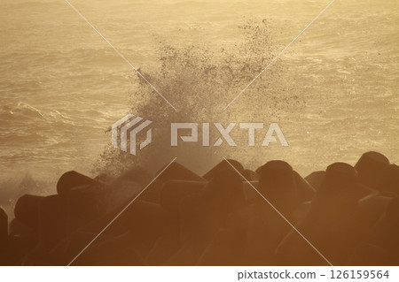 Waves crashing on Katsurahama Beach 126159564
