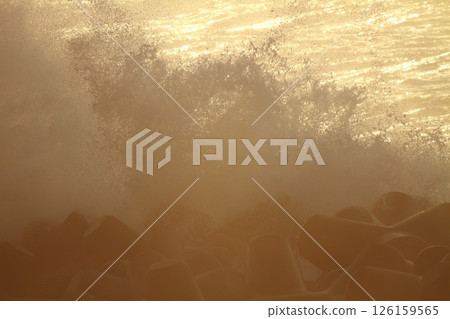 海浪拍擊桂濱 126159565