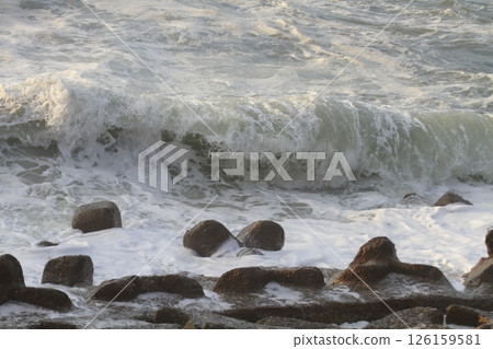海浪拍擊桂濱 126159581