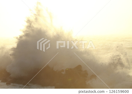 海浪拍擊桂濱 126159600