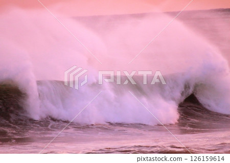 海浪拍擊桂濱 海浪拍擊桂濱 126159614