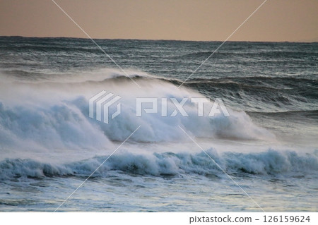 海浪拍擊桂濱 海浪拍擊桂濱 126159624