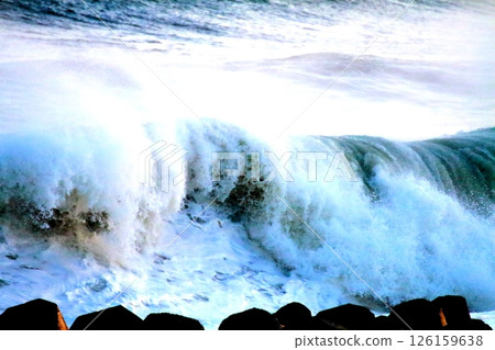 Waves crashing on Katsurahama Beach Waves crashing on Katsurahama Beach 126159638