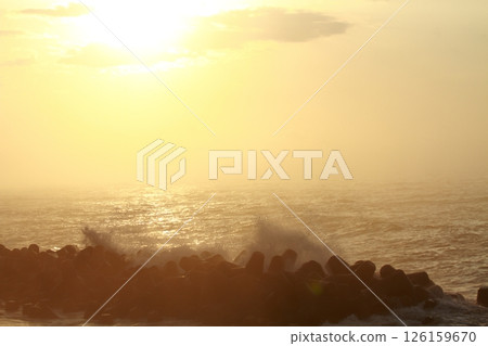 海浪拍擊桂濱 126159670