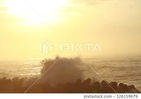 海浪拍擊桂濱 126159679