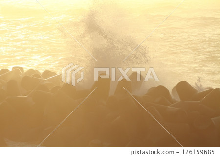 Waves crashing on Katsurahama Beach 126159685