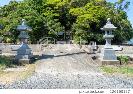 Torii gate on the approach to Awashima Shrine (Sasebo City) 126160127