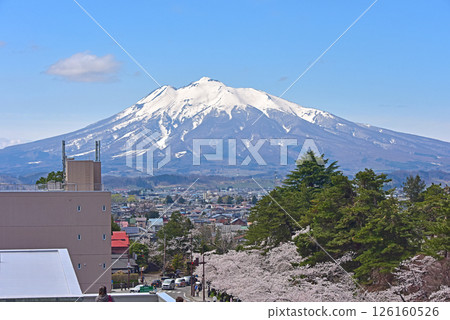 Hirosaki Park: Japan's best cherry blossoms and Mount Iwaki Hirosaki Park: Japan's best cherry blossoms and Mount Iwaki 126160526