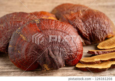 Lingzhi or Reishi mushroom with capsules, organic natural healthy food. Lingzhi or Reishi mushroom with capsules, organic natural healthy food. 126161208