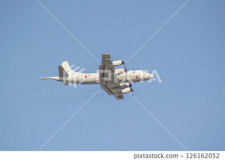 巡邏機正在訓練 126162052