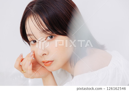 自然美的年輕女子 自然美的年輕女子 126162546
