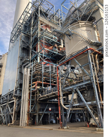 A complex web of piping [Desulfurization and dust removal plant at a power plant] 126163153