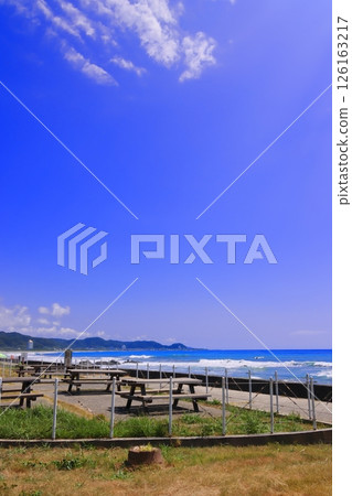 千葉縣南房總市和田浦海灘的藍天和大海 126163217