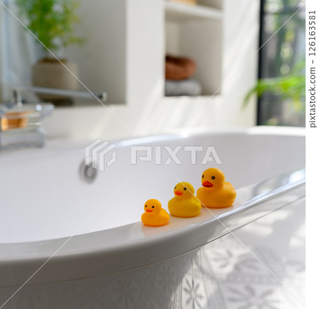 浴室裡的鴨子娃娃 126163581