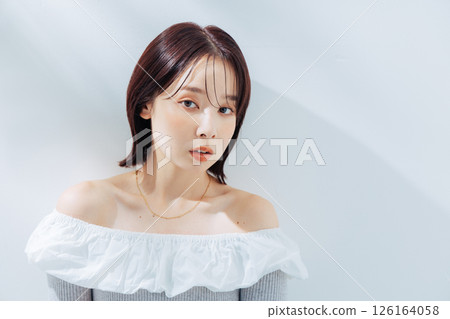 自然美的年輕女子 126164058