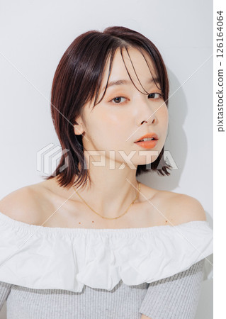 Natural beauty young woman 126164064