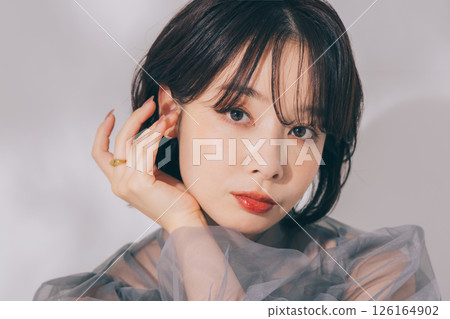 化妝的年輕女子 126164902