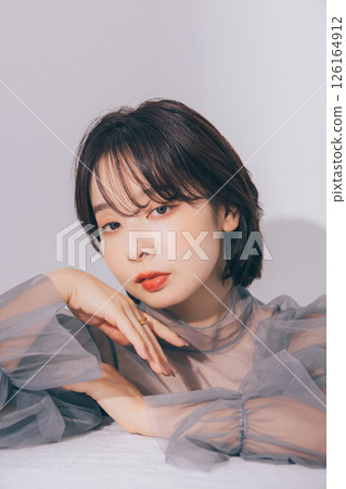 化妝的年輕女子 126164912