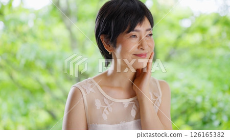 Facial care image for women in their 50s Facial care image for women in their 50s 126165382