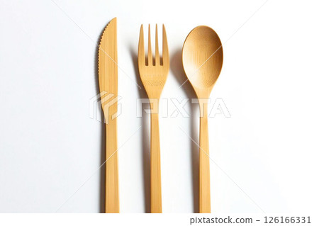 木勺、叉和刀（餐具、重複使用、永續、道德消費、白色背景） 126166331