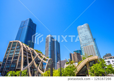Tokyo cityscape in Japan: Towards a new era... (bustling with foreign tourists) Overlooking Azabudai Hills and other sights 126167266