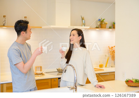 Japanese men and women relaxing in the kitchen 126167389