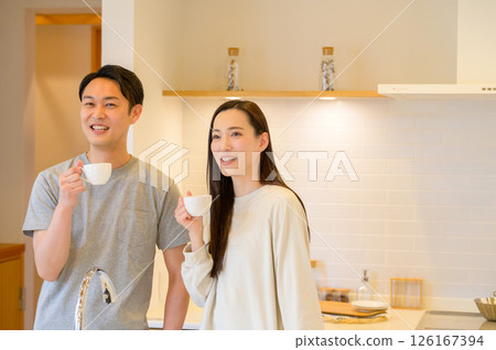 Japanese men and women relaxing in the kitchen 126167394