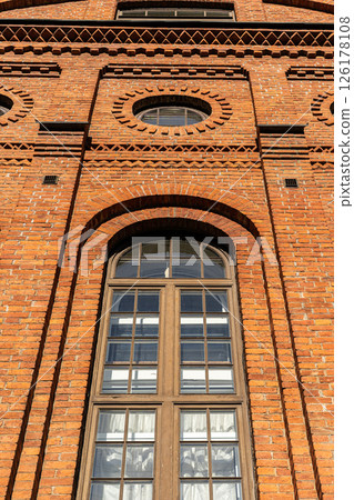 Vintage wooden window frame with glass. of an Interior of a desolated house with red brick wall. Vintage wooden window frame with glass. of an Interior of a desolated house with red brick wall. 126178108