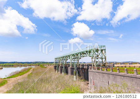 Shinano River Old movable weir gate 126180512