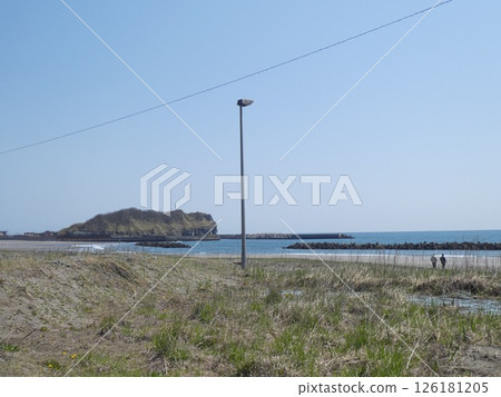 Sunny day sea and small island 126181205