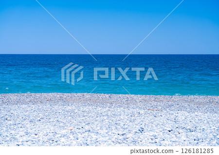 [海洋素材] 夏日天空與大海的圖像，黃金比例構圖 [富山縣] 126181285