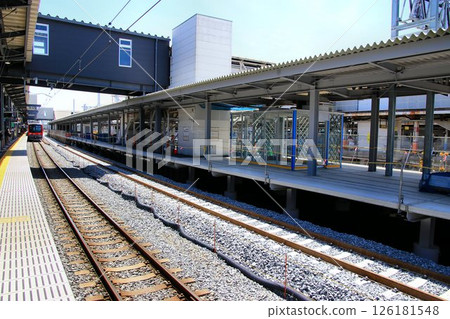 The old platform 1 will be transformed into an elevated track... Temporary outbound platform "Kasukabe Station" new platforms 3 and 4 126181548