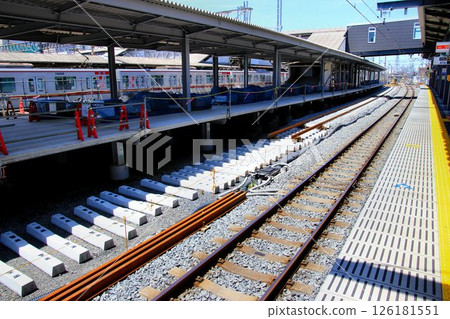 The old platform 1 will be transformed into an elevated track... Temporary outbound platform "Kasukabe Station" new platforms 3 and 4 The old platform 1 will be transformed into an elevated track... Temporary outbound platform "Kasukabe Station" new platforms 3 and 4 126181551