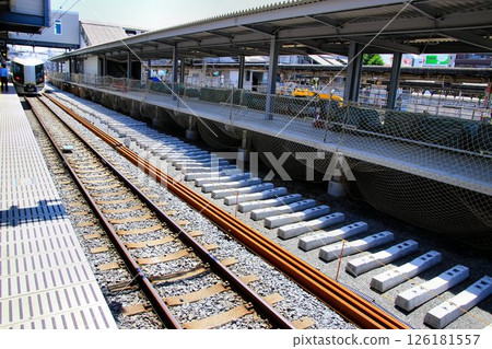 The old platform 1 will be transformed into an elevated track... Temporary outbound platform "Kasukabe Station" new platforms 3 and 4 The old platform 1 will be transformed into an elevated track... Temporary outbound platform "Kasukabe Station" new platforms 3 and 4 126181557