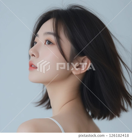 日本女性的肖像，回首白色背景 126182418