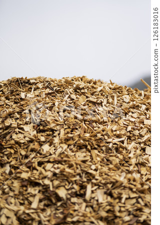 堆疊的木屑 126183016