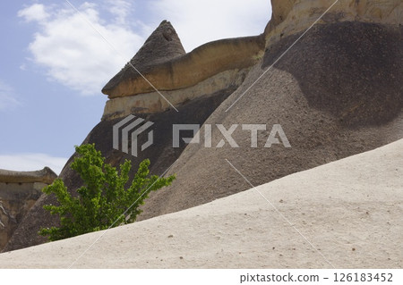 土耳其卡帕多西亞的僧侶谷 土耳其卡帕多西亞的僧侶谷 126183452