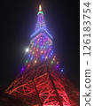 從下方看東京鐵塔燈光璀璨 126183754