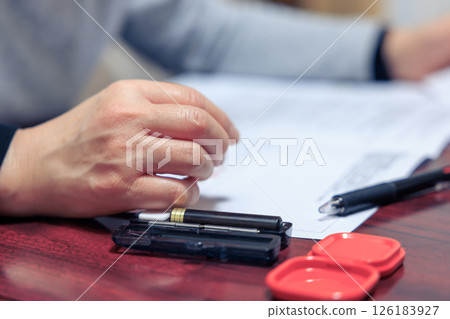 A housewife carefully reading the contract 126183927